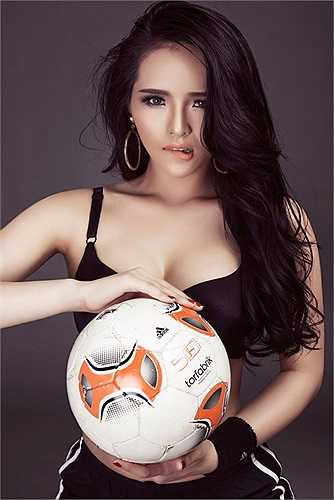 Trước thềm World Cup 2014, Lại Hương Thảo đã thực hiện một bộ ảnh cá tính thể hiện niềm đam mê bóng đá.