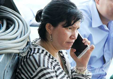 Chủ tàu cá ĐNa 90152 Huỳnh Thị Như Hoa chua xót chứng kiến chiếc tàu bị tấn công hư hại 