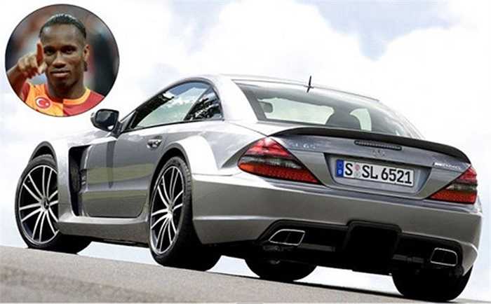 Cựu tiền đạo của CLB Chelsea là Didier Droba sở hữu một bộ sưu tập xe. Trong gara của cầu thủ người Bờ Biển Ngà có nhiều chiếc xe sang, nhưng đắt nhất vẫn là chiếc Mercedes-Benz CL- 65 AMG trị giá 150.000 bảng Anh (tương đương 252.400 USD).