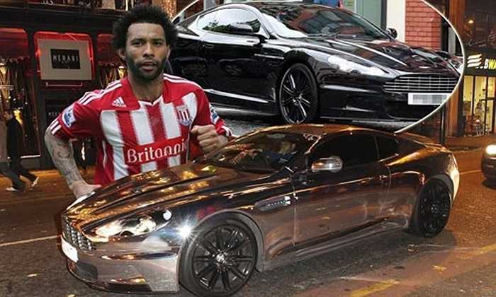 Trong sự nghiệp bóng đá của mình, Jermaine Pennant đã chơi cho 8 đội bóng khác nhau. Hiện tại cầu thủ của Stoke City đang sở hữu chiếc Aston Martin DBS Chrome có giá lên tới 170.000 bảng Anh (khoảng 286.000 USD).