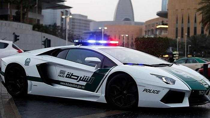 Có lẽ không nơi nào so bì được Dubai về độ hoành tráng và chịu chơi khi tậu dàn siêu xe làm xe cảnh sát tuần tra.