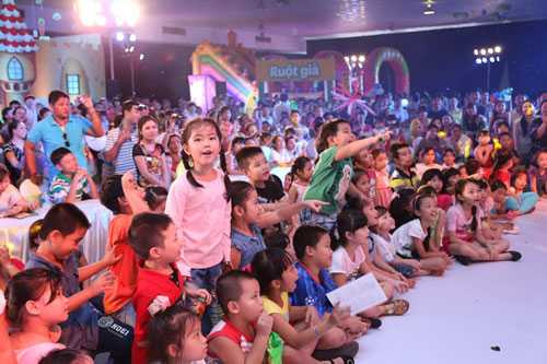 Xứ sở bụng khỏe thu hút 7000 gia đình trẻ đến vui chơi