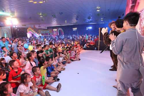 Xứ sở bụng khỏe thu hút 7000 gia đình trẻ đến vui chơi