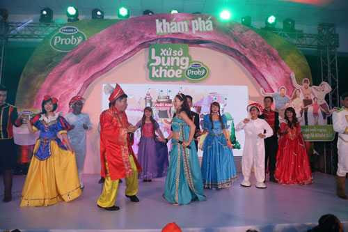 Xứ sở bụng khỏe thu hút 7000 gia đình trẻ đến vui chơi