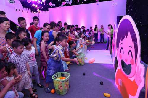 Xứ sở bụng khỏe thu hút 7000 gia đình trẻ đến vui chơi