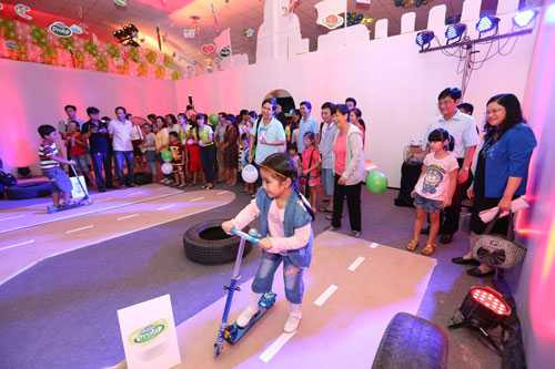 Xứ sở bụng khỏe thu hút 7000 gia đình trẻ đến vui chơi