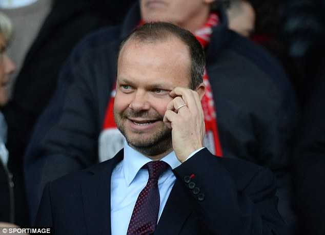 Ed Woodward đang khá tệ trong cách 'đi chợ' ở kì chuyển nhượng hè 2014 này