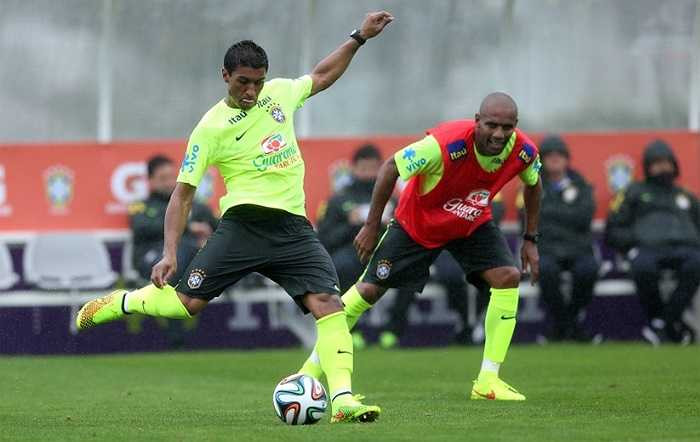 Tiền vệ Fernandinho của Man City