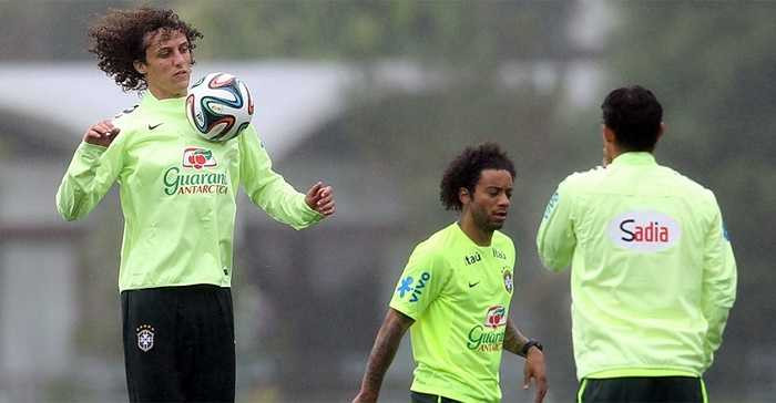 Daniel Alves hậu vệ đang khoác áo Chelsea