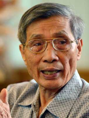 Đừng để ngư dân 'tự bơi' giữa biển cả