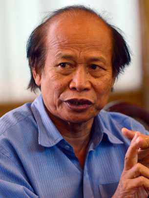 Đừng để ngư dân 'tự bơi' giữa biển cả