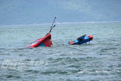 ĐNa 90152, tàu cá, ngư dân, lai dắt, bị nạn, đâm, tàu Trung Quốc