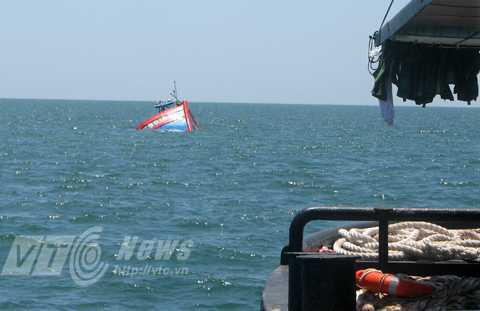 ĐNa 90152, tàu cá, ngư dân, lai dắt, bị nạn, đâm, tàu Trung Quốc