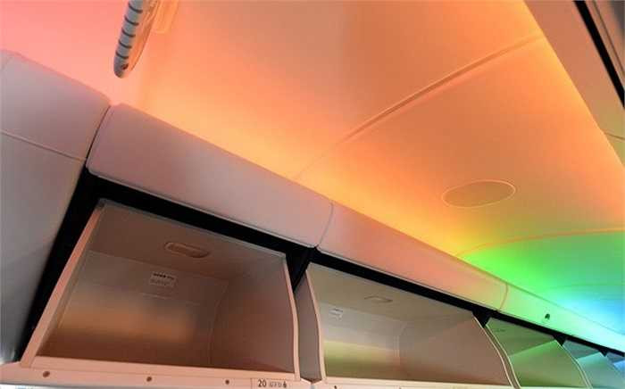 Khoang chứa hành lý xách tay rộng rãi, an toàn cho phép hành khách có thể để được các hành lý cỡ vừa.