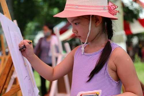 Dương Thùy Linh rạng rỡ bên con trai