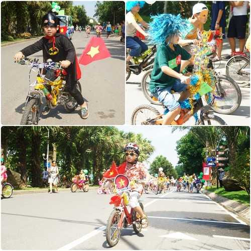 Dương Thùy Linh rạng rỡ bên con trai