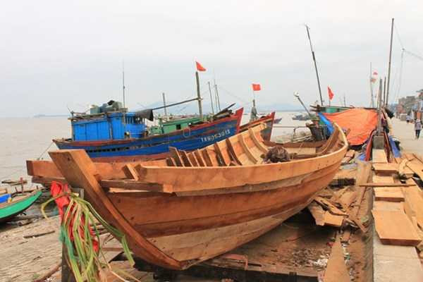 Hàng trăm ngư dân làm thuê trái phép trên tàu Trung Quốc đã trở về