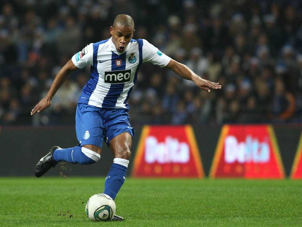 Man City sắp có người thay thế Yaya Toure