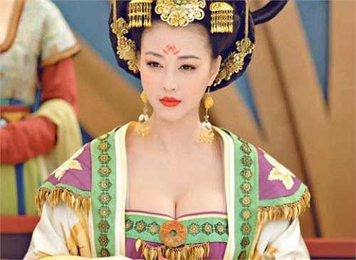 Họ đều được đầu tư phần phục trang hết sức công phu và đẹp mắt.