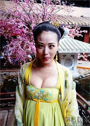 Trang phục thời Đường được coi là phóng khoáng và diêm dúa nhất trong số các triều đại phong kiến Trung Hoa cổ đại.