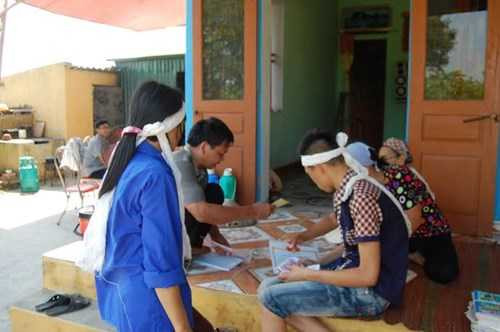 Gia đình các nạn nhân đau đớn khi mất đi người thân.