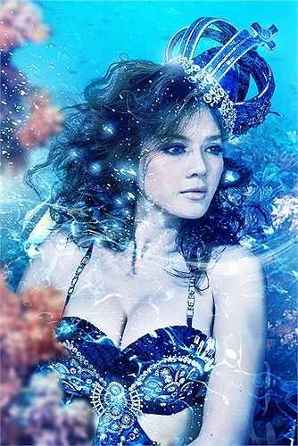 Lý Nhã Kỳ còn tích cực thực hiện những bộ ảnh thời trang trong dịp festival biển Nha Trang.