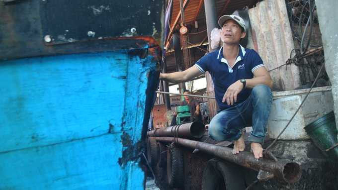 Đuôi tàu bên phải với nhiều vết nứt, vết trầy - Ảnh: Trần Mai/TTO