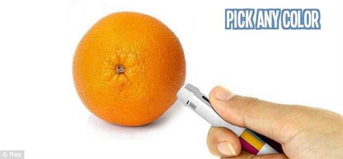 Bút thông minh hoạt động dựa trên bộ phận cảm ứng màu gắn ở cuối bút và một bộ vi xử lý dùng để chọn màu, được minh họa như trong hình là màu cam của một quả quýt. Sau đó, bút sẽ tự trộn màu từ khay màu nhỏ gắn trên thân bút để tạo ra màu như ý. 