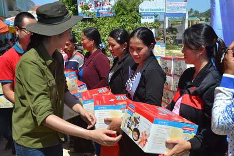 Hoa hậu, Ngọc Hân, tặng quà, ngư dân, Lý Sơn, biển đảo