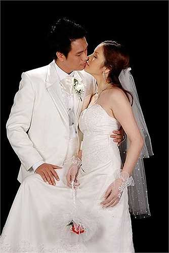 Thậm chí còn có thông tin tồn tại clip nóng giữa Lý Nhã Kỳ và Việt Anh trong ngôi nhà được thuê làm bối cảnh quay phim nhưng cô phủ nhận.