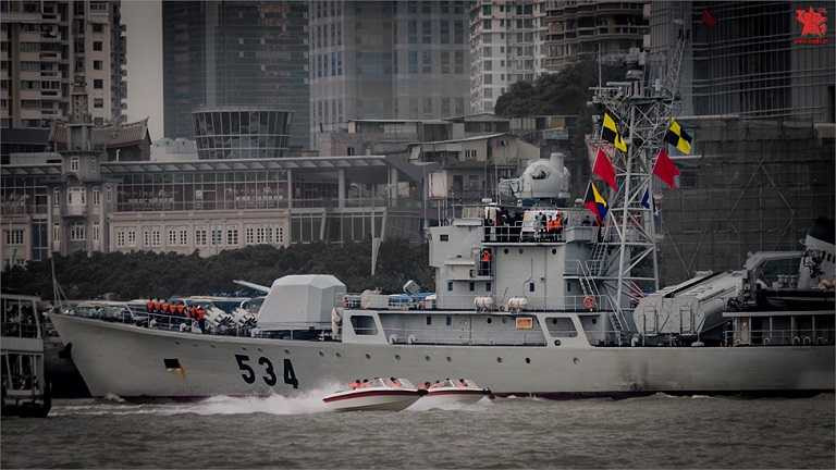 Các tàu Type 053H1 có chiều dài 103,2m, lượng giãn nước tiêu chuẩn 1.425 tấn. Tàu được trang bị động cơ diesel cho tốc độ tối đa 28 hải lý/h, khả năng hành trình lên đến 4.000 hải lý. Biên chế thủy thủ đoàn 200 người. Tàu có thể mang theo một trực thăng. 