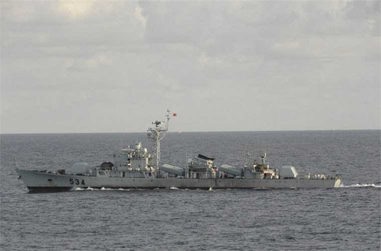 Radar điều khiển hỏa lực băng tần I loại Type 341 dùng cho pháo 100mm, radar điều khiển hỏa lực băng tần I loại Type 343 dùng cho pháo phòng không 37mm, radar hàng hải Type 752 … Tàu cũng được trang bị sonar loại SJD-5, sonar trinh sát SJC-1B, sonar liên lạc SJX-4. 