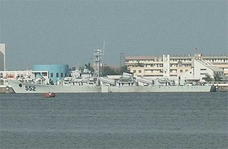 Tàu hộ vệ tên lửa Giang Hồ II số hiệu 534 được mang tên Jinhua, tức Kim Hoa, một thành phố thuộc tỉnh Chiết Giang. Tàu được đóng năm 1982, ban đầu trực thuộc Hạm đội Đông Hải, sau đó chuyển cho Hạm đội Nam Hải. 