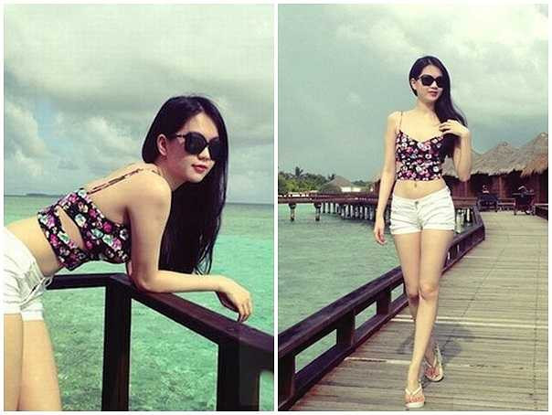 Quần short ngắn tạo dáng năng động, trẻ trung cũng được Ngọc Trinh yêu thích. Cô khéo léo kết hợp quần trắng cùng áo crop top in họa tiết hoa nữ tính, phù hợp với xu hướng mùa hè. 