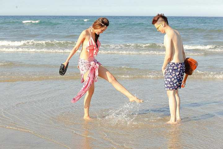 Để đánh dấu cho sự kết hợp trong chương trình Tôi Tỏa Sáng, Hoàng Tôn và Minh Thư vừa thực hiện bộ ảnh 'Summer party' với những trang phục khá tươi trẻ. 