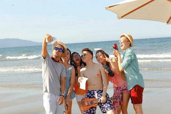 Chương trình được truyền hình trực tiếp vào lúc 20h trên kênh VTV9, VTV Huế, VTV Phú Yên, Đài PTTH tỉnh Lâm Đồng cùng một số đài truyền hình địa phương khác…