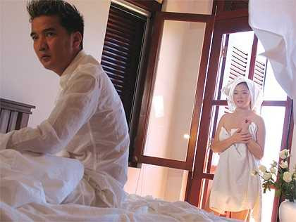 Trước khi rời xa làng giải trí, Lý Nhã Kỳ đã góp mặt trong không ít cảnh nóng táo bạo.