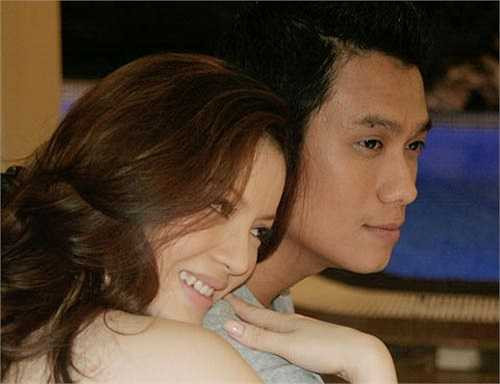 Trong bộ phim 'Gió nghịch mùa' đóng cùng diễn viên Việt Anh, Lý Nhã Kỳ cũng có không ít cảnh diễn 'bỏng mắt'.