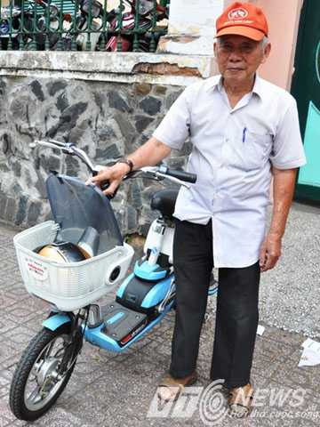 Đầu trần cưỡi xe đạp điện: Những cái chết được báo trước
