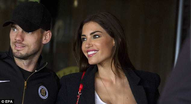 Sao Hà Lan rạng rỡ lên đường tới Brazil