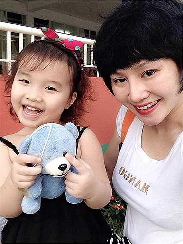 'Anh Trung phải biết là anh ấy đã có một đời vợ và một đứa con mà cứ khoe ảnh ôm ôm hôn khi đi ăn, đi chơi với người yêu mới thì buồn cười lắm.'