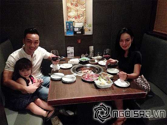 'Con gái tôi đi học cũng được bạn bè, thầy cô để ý. Thế nên, bây giờ mọi hoạt động, thay đổi của mẹ con tôi đều không tránh khỏi ánh mắt tò mò, quan tâm của những người xung quanh.'