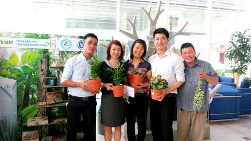 Vinamilk tổ chức: Đổi vỏ hộp sữa lấy cây xanh