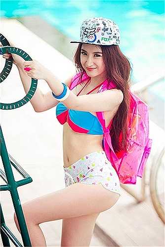 Angela Phương Trinh diện bikini khoe đường cong sexy hút mắt chào đón mùa hè.