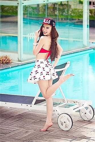 Ở tuổi 18, Angela Phương Trinh đang là 'bông hoa' đẹp nhất làng showbiz.