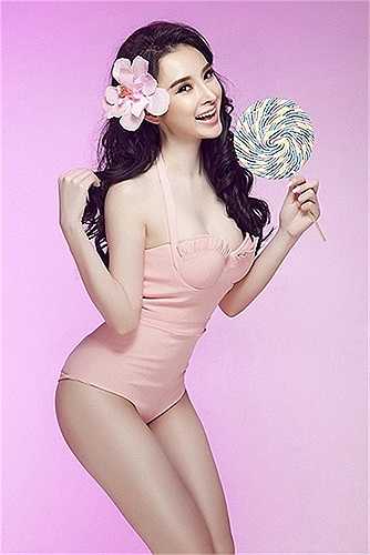 Bà mẹ nhí thường xuyên thực hiện những bộ ảnh khoe hình thể đẹp.