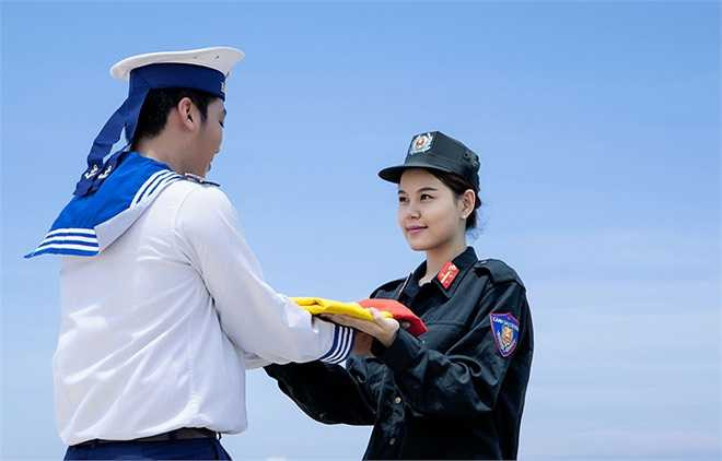 Tình yêu Tổ quốc ngoài yêu 'mỗi ngôi nhà, ngọn lúa, nhành hoa', còn là tình bạn, tình đồng đội, đồng chí... hài hòa, gắn kết