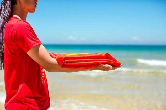 Các thành viên đều xúc động, có người đã khóc khi khoác trên vai lá cờ Tổ quốc, trước mặt là biển cả mênh mông, sóng ào ạt xô bờ. Họ chia sẻ, khoảnh khắc ấy thiêng liêng vô cùng, chỉ muốn thân mình tan ra cùng với giai điệu của thiên nhiên, đất trời non nước Việt Nam.