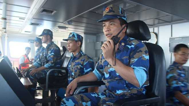 Dù bị dẫn dụ vào nhiều chiêu bài mới của tàu Trung Quốc nhưng lực lượng Việt Nam không hề nao núng. Ảnh: Tuổi trẻ