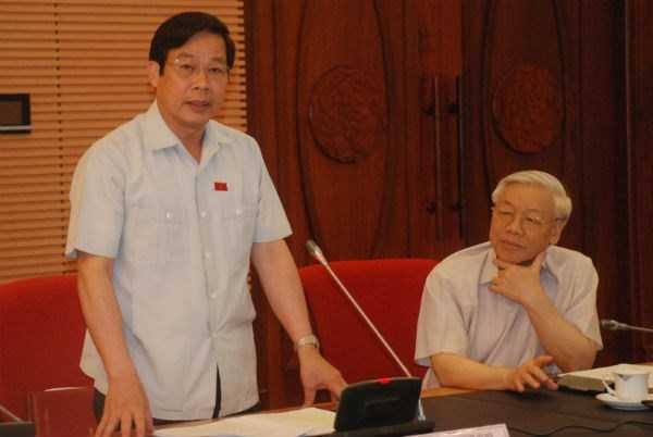 Bộ trưởng Bộ Thông tin và Truyền thông Nguyễn Bắc Son phát biểu tại phiên thảo luận chiều 6/6 - Ảnh: Nguyễn Dũng